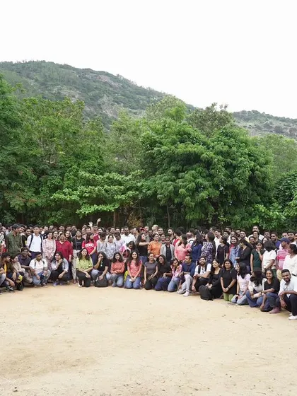 The scenic hills provide a stunning backdrop for large group photos, making your corporate event even more memorable.