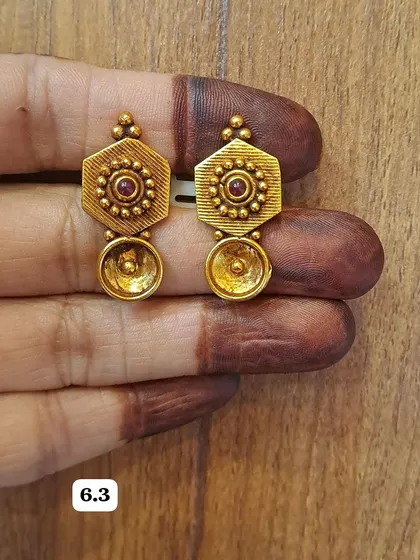 These antique-style earrings are crafted from 92.5 sterling silver with gold plating. The hexagonal design with a central stone offers a unique and timeless appeal for any occasion.