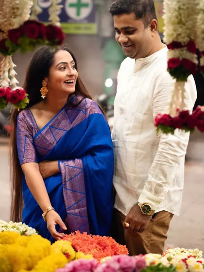 Laughter and love among the blossoms. This candid shot captures a joyful, spontaneous moment between a couple at the flower market.