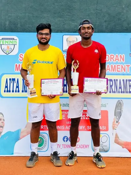 Oges with the finalist after winning the double crown (singles and doubles) at the AITA 1 Lakh tournament in Sivakasi.
