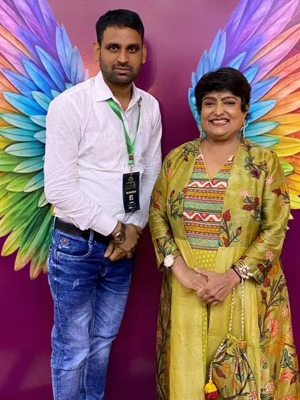With the legendary mehandi artist Veena Nagda. Meeting and learning from the masters of our craft is always an inspiration.