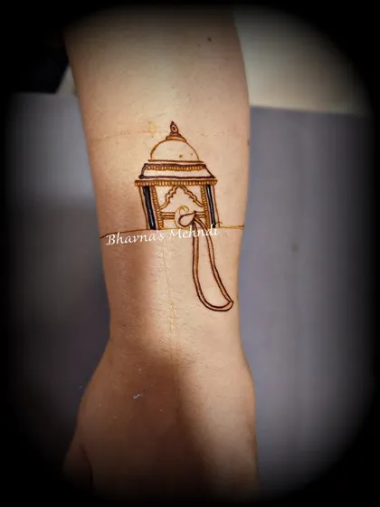 The initial outline of a palanquin (doli) motif. Every intricate design starts with a clean and confident line.