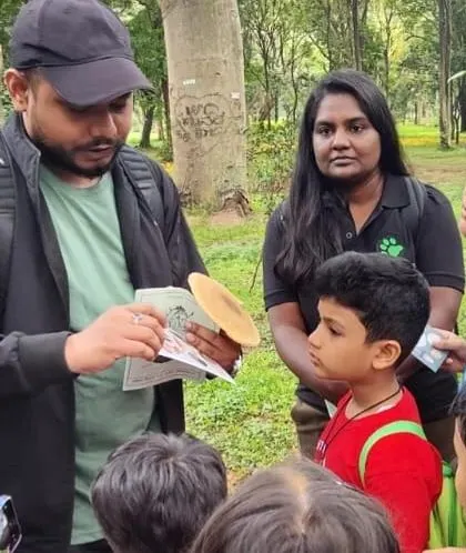 Our founder, Shruti, and a mushroom expert from Shroomin.in guide a group of curious kids. We often collaborate with experts to provide the richest learning experience.