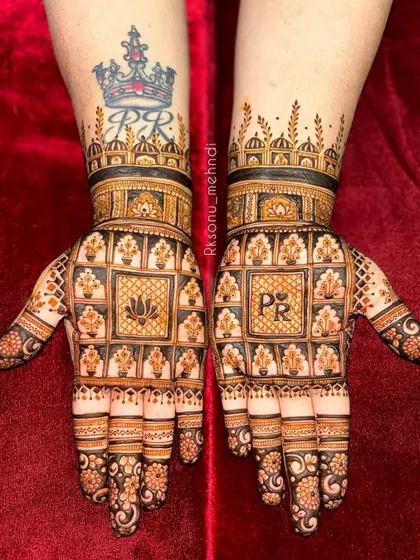 I love incorporating personal touches, like the couple's initials "PR", into the bridal design. This architectural pattern with lotus motifs is a wonderful example of blending modern personalization with timeless tradition.