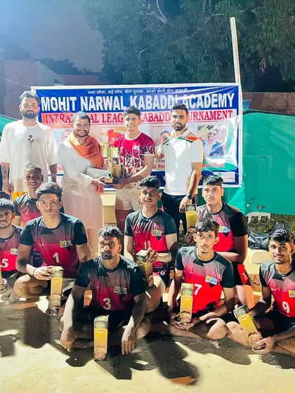 The champion team of our Intramural League, 'Gurgaon City', receiving their prizes from our chief guest.