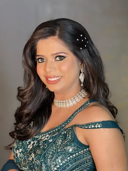 A simple yet elegant American diamond necklace set, as seen on a smiling client. This is a great rental option for when you need a touch of sparkle that isn't too overpowering, perfect for a cocktail party.