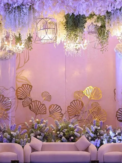 A lavender-themed reception stage offers a softer, romantic take on the evening's decor. Golden ginkgo leaf accents and plush seating create a look of serene sophistication.