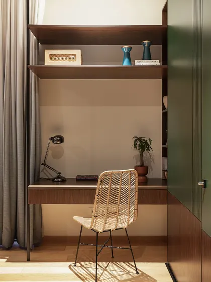 A duplicate of image 92, showing the cozy, built-in study nook.
