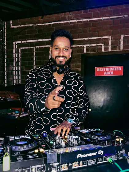 Pointing at the camera, ready for a Saturday night set.