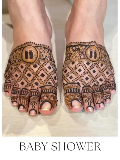Tiny baby footprints for a baby shower mehendi on the feet. Such a sweet and meaningful design.