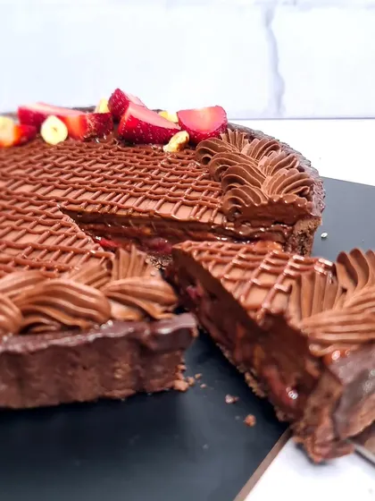 A perfect slice of the Nutella Strawberry Tart, showing the rich filling and crumbly crust. A must-try for any Nutella lover.