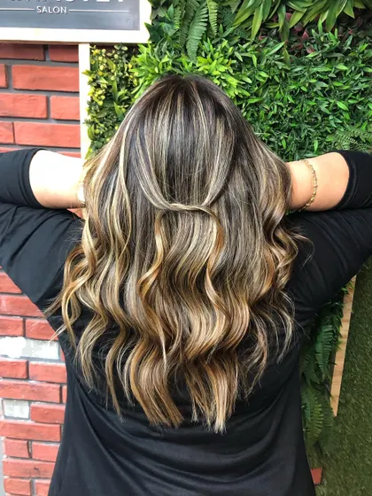 A simple half-up style showcases the beautiful contrast and blend of this blonde balayage.