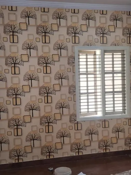 This stylized tree wallpaper combines natural motifs with a geometric layout. It's a unique design that adds both structure and a touch of nature to this bedroom wall.