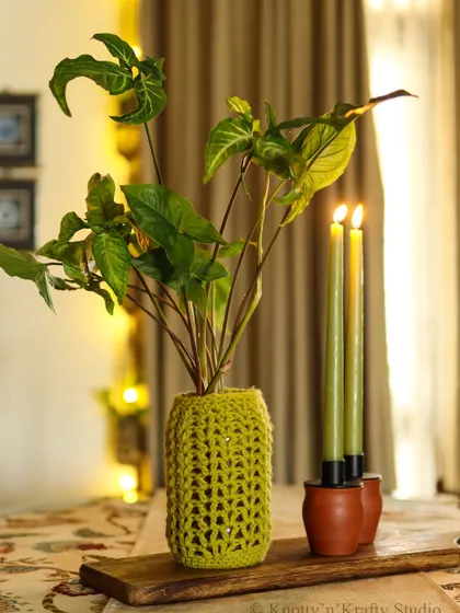 Keeping it simple with this lacy green vase cover, a single plant, and some candles. Sometimes, less is more.
