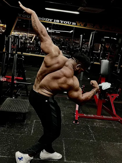 An iconic back pose, showing loyalty in my DNA.