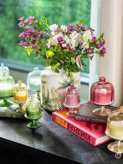 Perfect memories deserve to be treasured. My Rakhi exclusive, the Sundance Aura collection, features five captivating aromas in artisanally crafted bell jars to evoke joy and sheer nostalgia for your sibling.