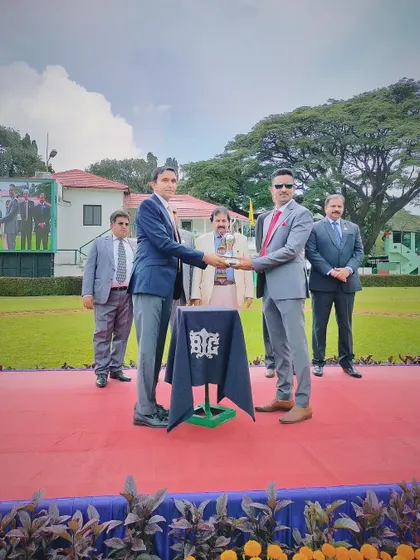 The Ardent Knight Trophy is presented to the winning owner.