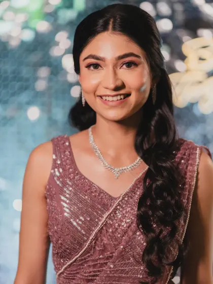 Gorgeous Rashi ready for her Sangeet in a beautiful mauve sequined saree. The makeup was kept soft and romantic to match the vibe.