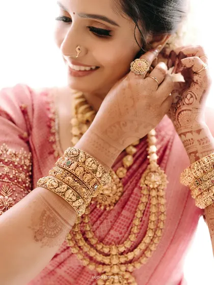 A close-up of the bride getting ready, her smile radiant as she puts on her earrings. We capture the happy moments of anticipation.