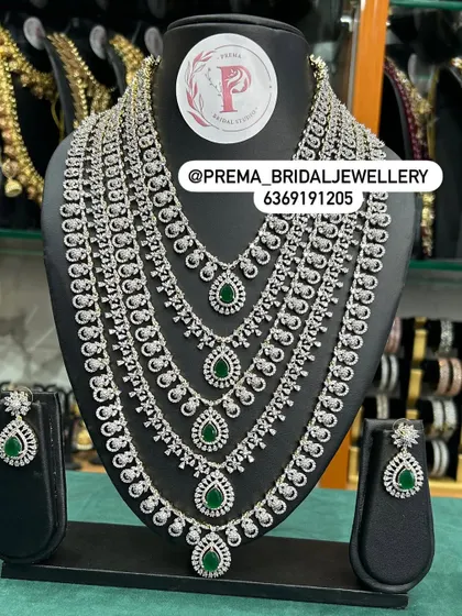 A grand multi-layered AD and emerald haaram.