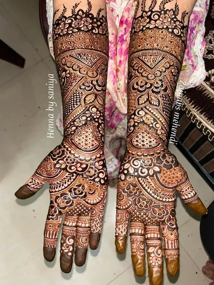 A dense and detailed design for Eid, covering the hands with beautiful, symmetrical patterns.