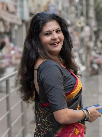 A happy, on-the-go look in the embroidered saree. My goal is to create styles that are not just beautiful but also practical for real-life events.