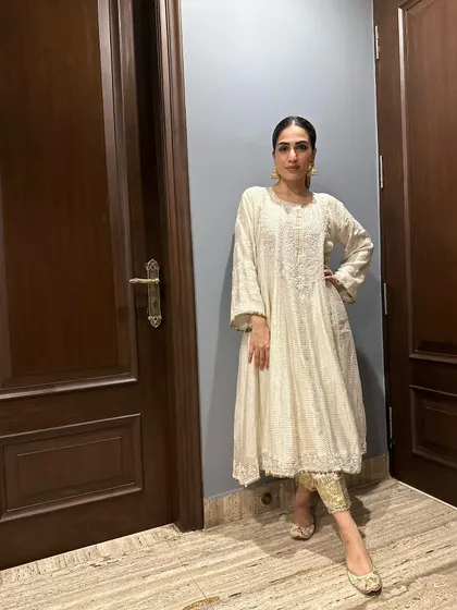 Another look at the anarkali, showing how I styled it with simple gold jhumkas.