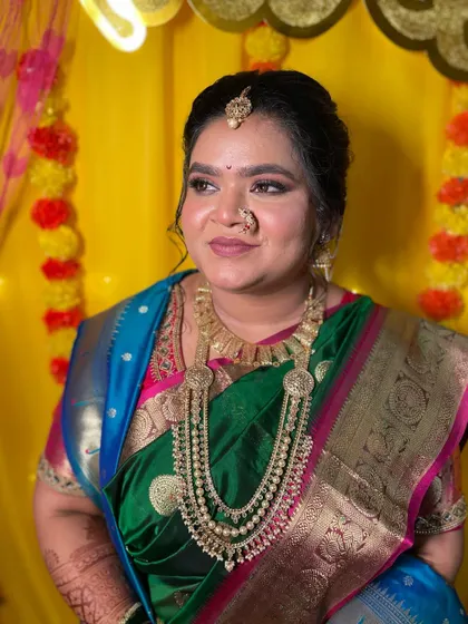 A lovely vidhi look for bride Isha. The green and pink saree combination is a classic, and her makeup is soft and pretty.