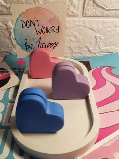 Our heart photo holders are a simple way to display happy moments. Here, one holds a 'Don't Worry Be Happy' card, adding a positive vibe to the room.