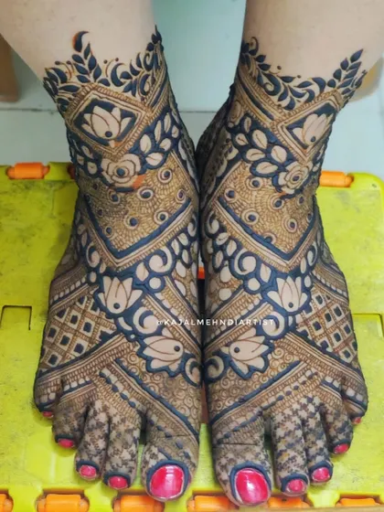 A heavy and intricate design for bridal feet, featuring bold lines, lotus flowers, and detailed checkerboard patterns.