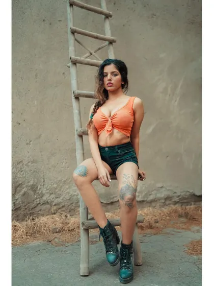 Finding interesting props is part of the fun. This old wooden ladder against a rustic wall provided the perfect stage for a raw and powerful portrait.