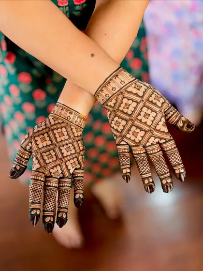 Another view of the classic checkerboard mehendi pattern.