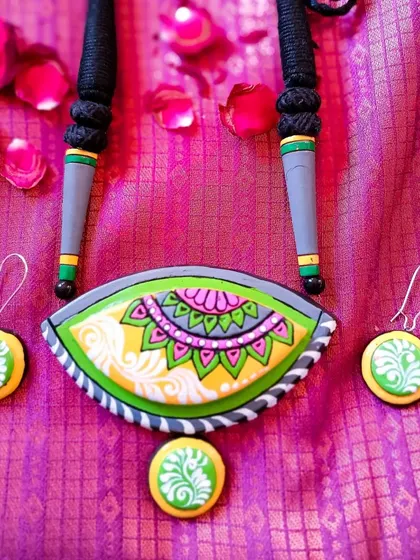 These are additional images and videos showing the wide assortment of necklace sets in various designs and colors that I have available for wholesale.