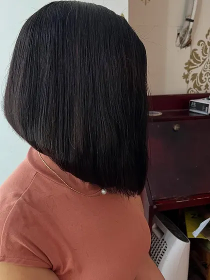 The back view of the sharply angled bob.
