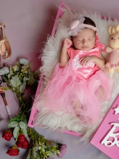 Life in pink is just perfect. This Barbie-themed photoshoot is one of my most popular creative options for a fun and girly session.