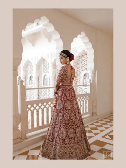 A regal bridal portrait inside a stunning Jaipur palace. I pay close attention to the details of the bride's attire and the architectural beauty of the venue to create elegant, magazine-worthy shots.