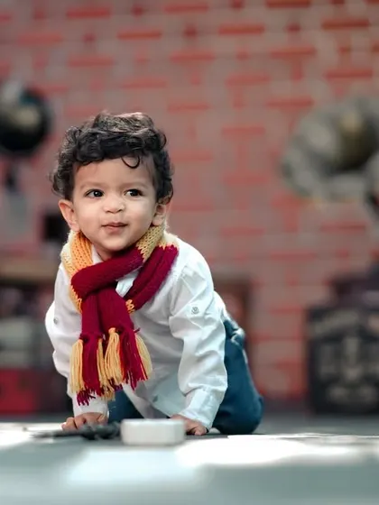A crawling little wizard! Even the youngest babies can enjoy our Harry Potter themed shoot.