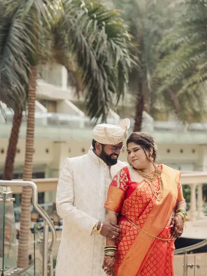 A beautiful portrait of a couple in their traditional Maharashtrian wedding attire. We ensure you have elegant portraits to remember your wedding day look.
