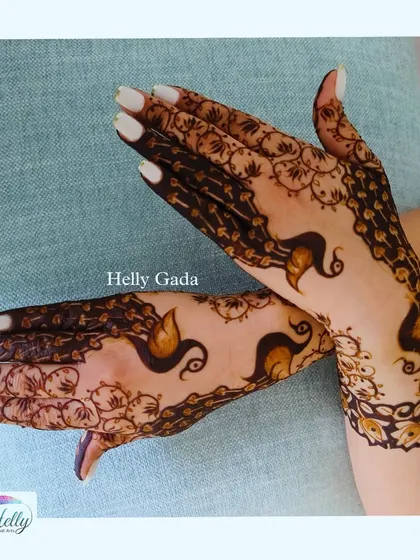 A modern take on the peacock theme. This design uses negative space to create bold peacock silhouettes that wrap around the hands, offering a unique and artistic interpretation of the classic motif.