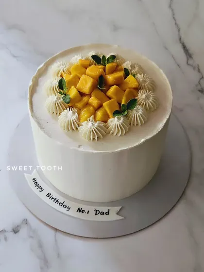 Another view of the fresh mango cake. A perfect example of simple elegance.