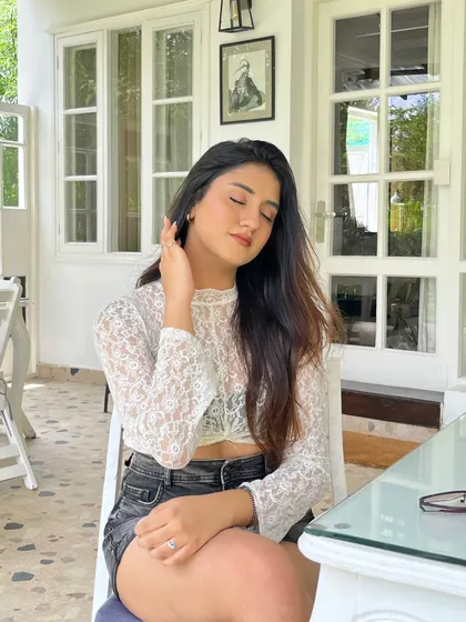 An eyes-closed, sunkissed moment.