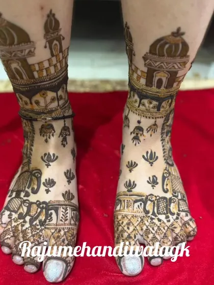 A unique and modern foot design, with scattered motifs of elephants, lotuses, and palace domes.