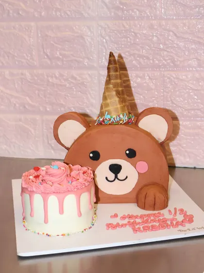 Our half birthday celebration set, featuring a large teddy bear cake and a matching mini drip cake. It's a super cute way to celebrate being six months old.