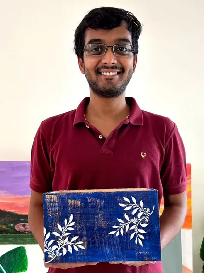 A participant with his beautifully distressed wooden box, painted a deep blue with elegant white stenciling.