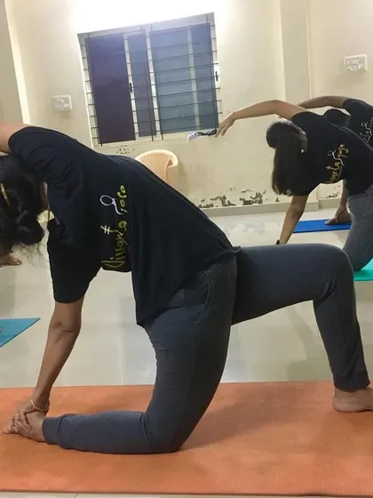 Another angle of our twisting lunge practice. Notice how each student works within their own range of motion, which is something I always encourage.