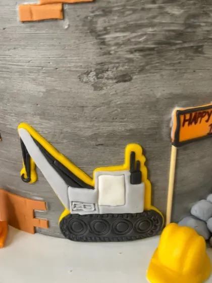 Another detailed shot of the fondant excavator on the construction cake. I love adding these small, precise details to make the theme come alive.
