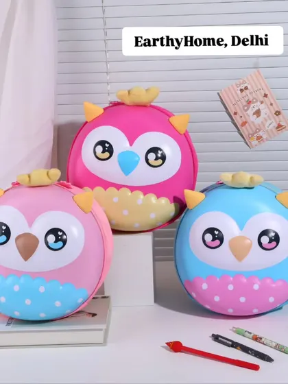 These round, owl-themed picnic bags are both cute and compact. The hard-shell design protects snacks and small toys, making them ideal for young children.