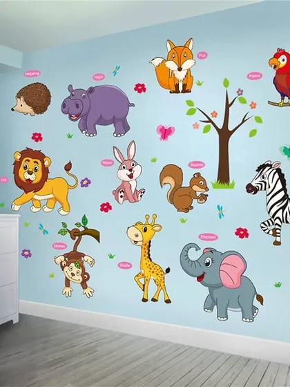 A cute and educational animal wallpaper for a nursery. Each cartoon animal, from a lion to a hippo, is clearly illustrated, making it a fun way for toddlers to learn about the animal kingdom.