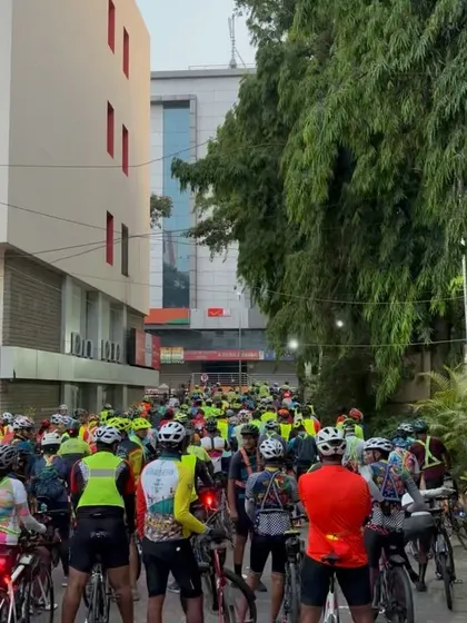 The view from the back of the pack at the start of the 100K BP ride, with a sea of cyclists ahead.