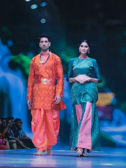 A full-length view of this traditional pairing on the catwalk. Capturing the models in motion shows how the garments move and interact, giving a better sense of the design and fabric.